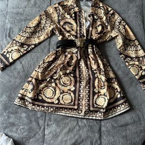 Chic dress fancy’s style. I received as a gift used once.